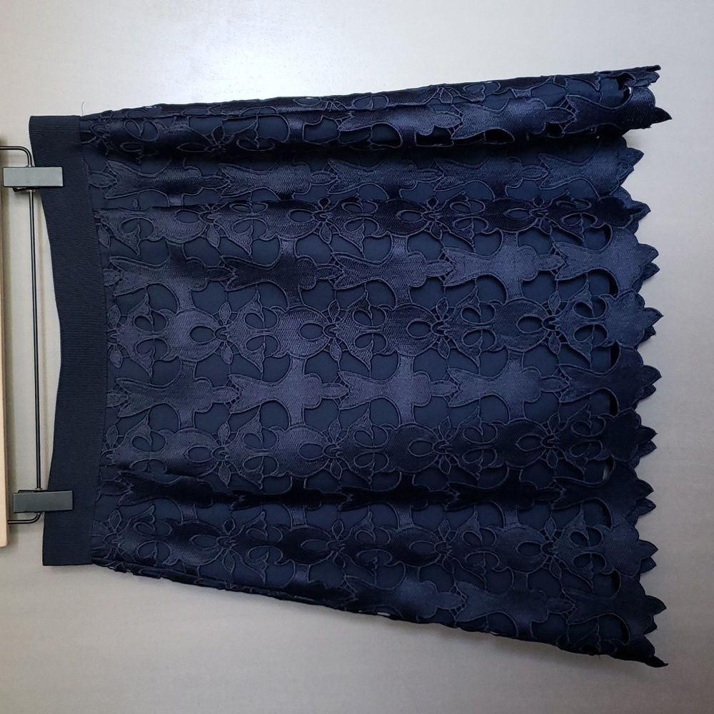 LOFT Outlet Women's Navy Blue Lace Overlay Skirt - Size 6